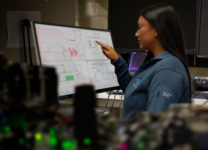 An engineer using the multi-window feature to simplify testing when using Multi-instrument Mode